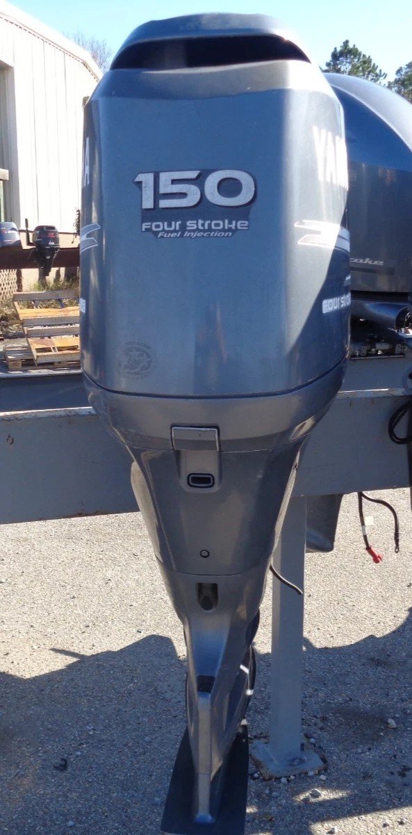 pre-owned-2004-yamaha-f150-150-hp-25-4-stroke-outboard-boat-motor-engine-.jpg 2004 Yamaha F150 150 HP 4-Stroke 25" Used Outboard Motor - Image 1
